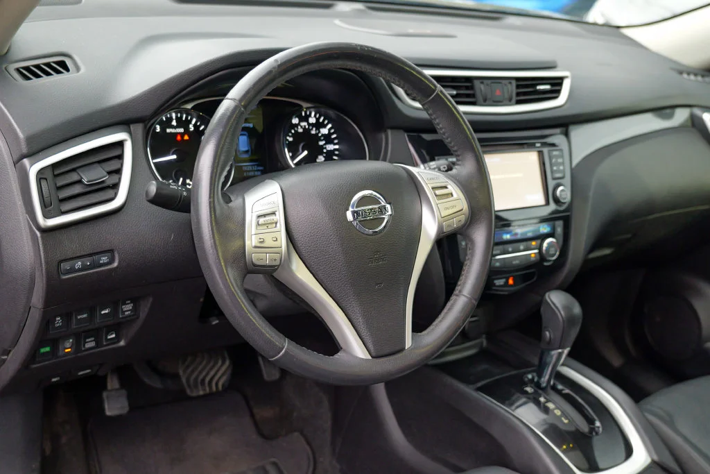 Used 2015 Midnight Jade Nissan SL image 19