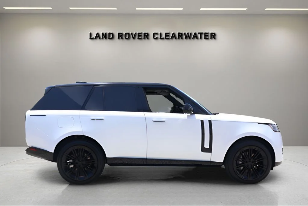 New 2026 Ostuni Pearl White Land Rover SE image 6