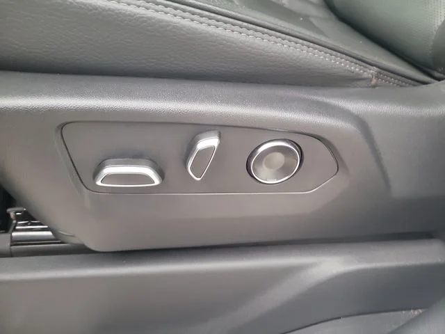 Used 2025 White GMC Denali image 22