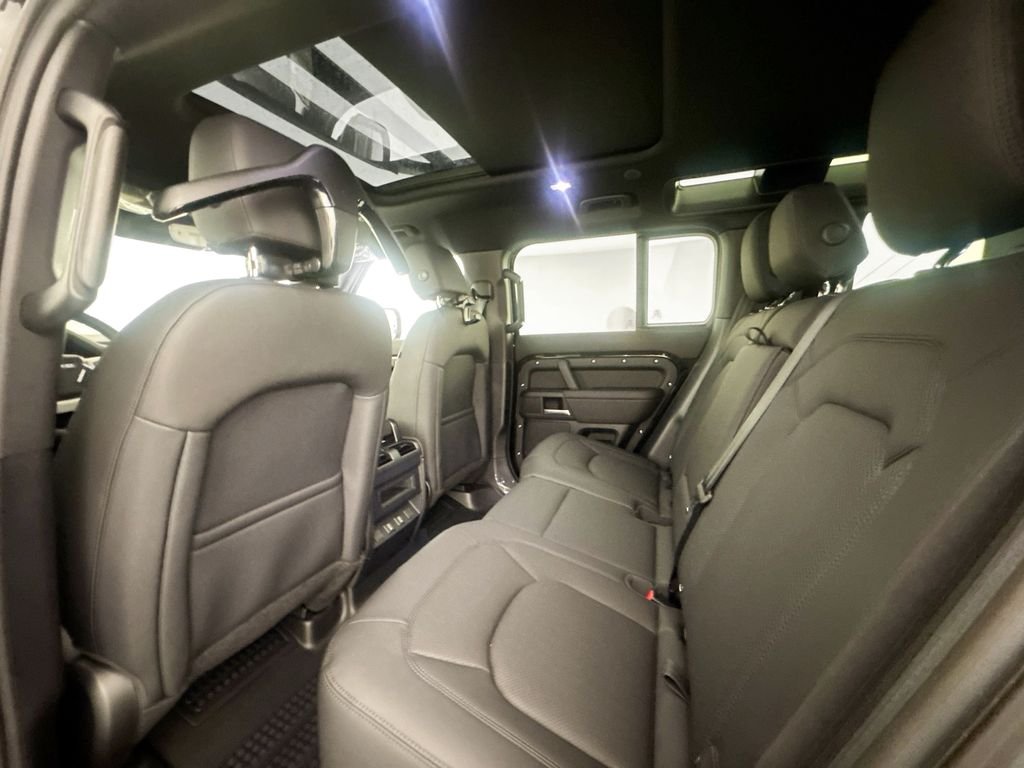 New 2026 Santorini Black Land Rover S image 23
