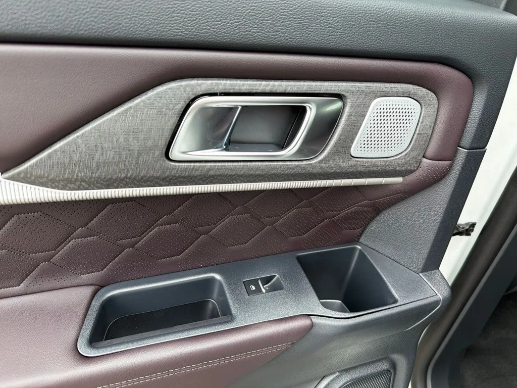 New 2026 Star White Metallic Tri-Coat Ford Platinum™ image 21