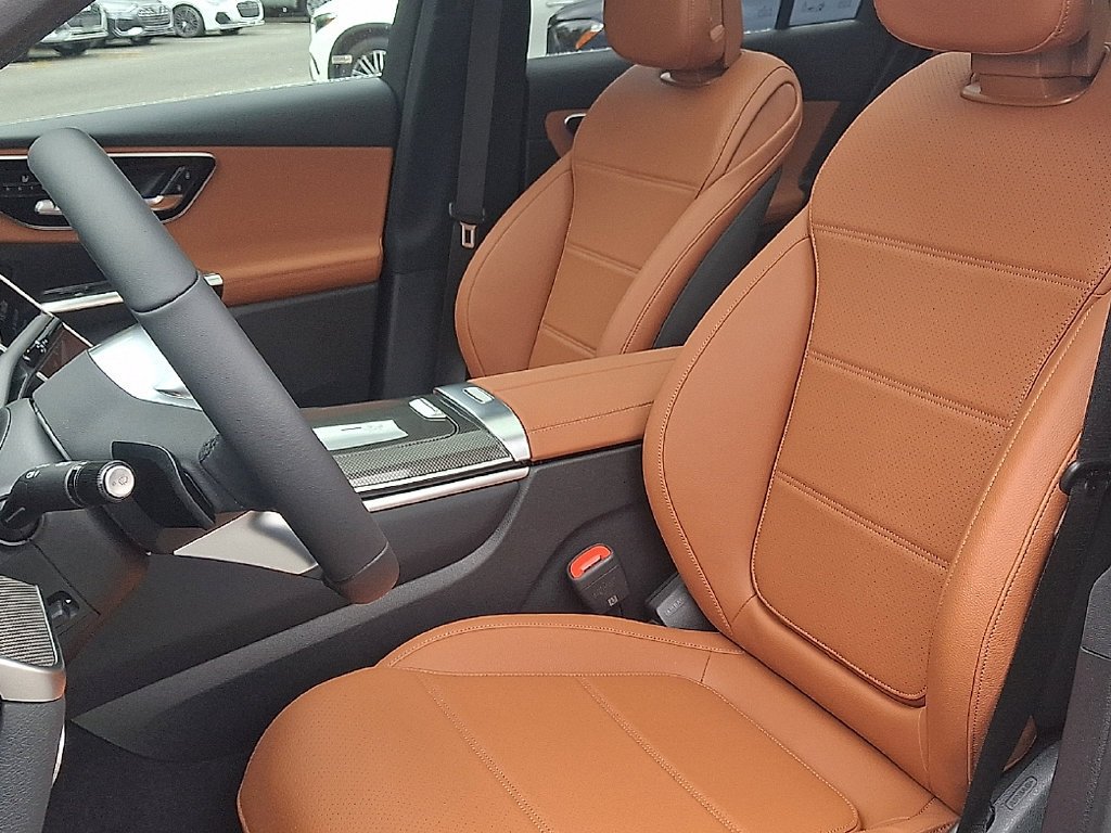 New 2027 Black Mercedes-Benz GLC 300 image 33