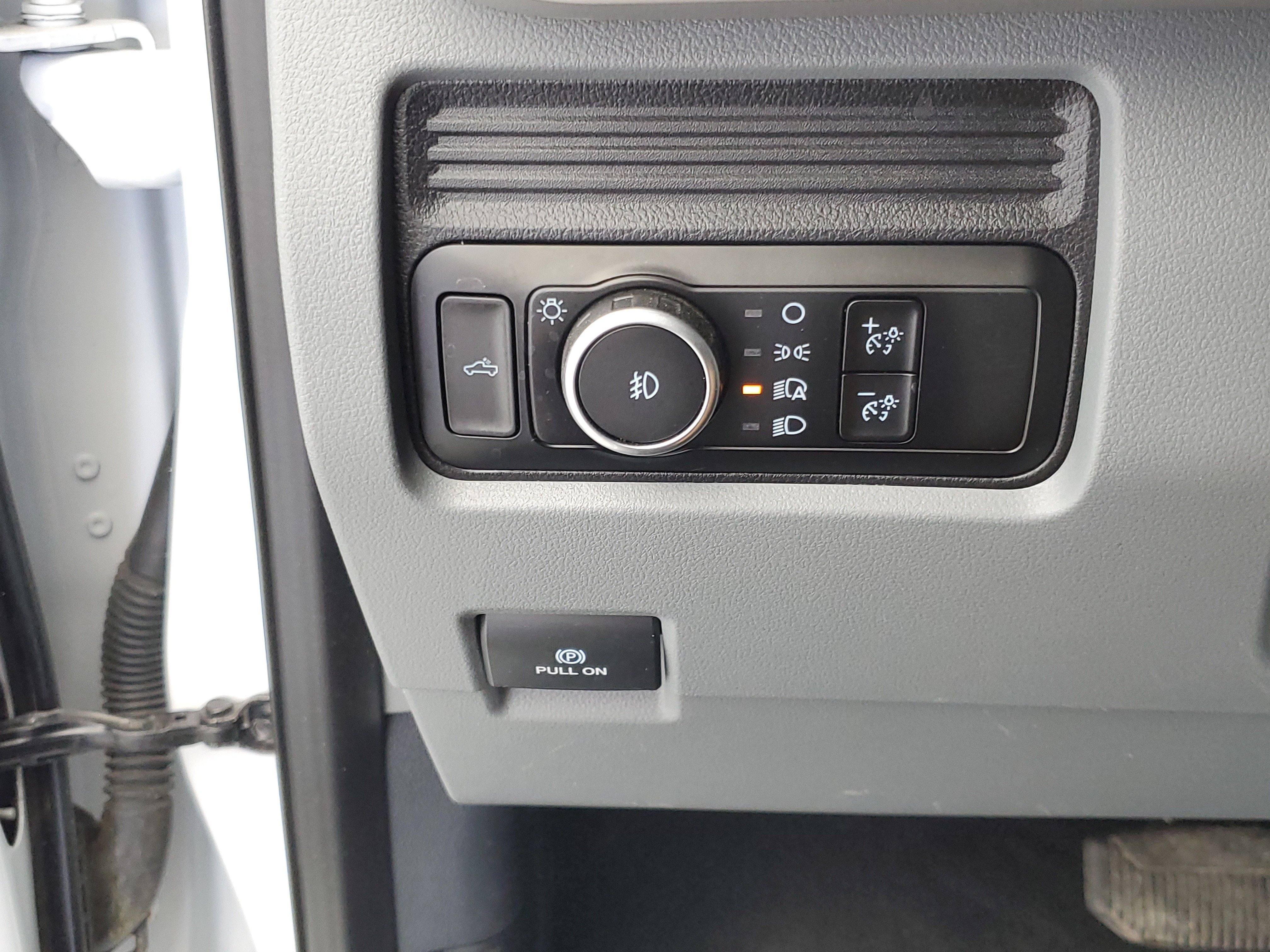 Used 2025 Oxford White Ford XLT image 29