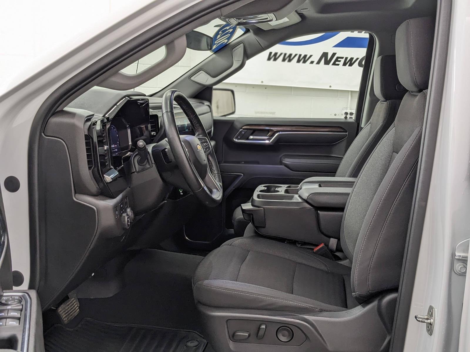 2023 Chevrolet Silverado 1500 LT photo 4