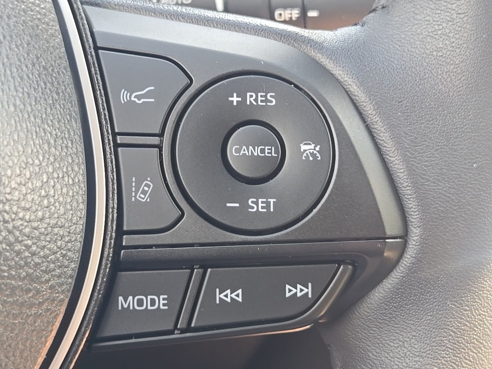 Used 2025 White Toyota XLE image 34