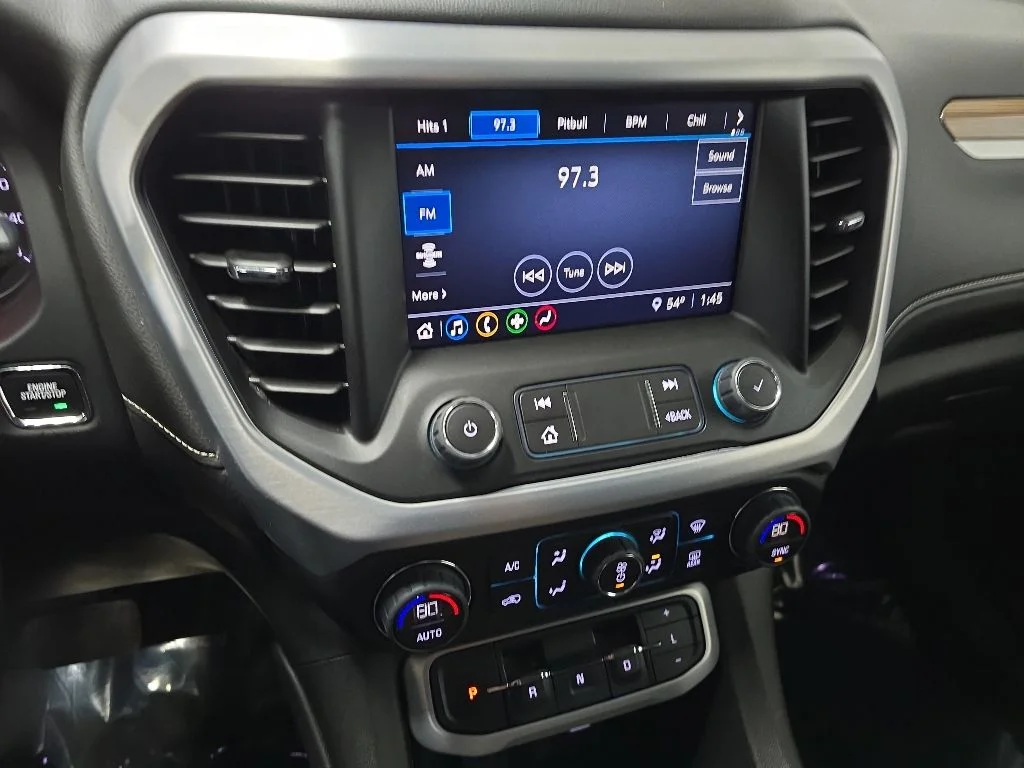Used 2023 White GMC SLE image 23