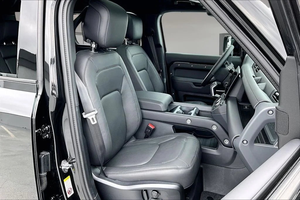 New 2026 Santorini Black LAND ROVER X-Dynamic SE image 11