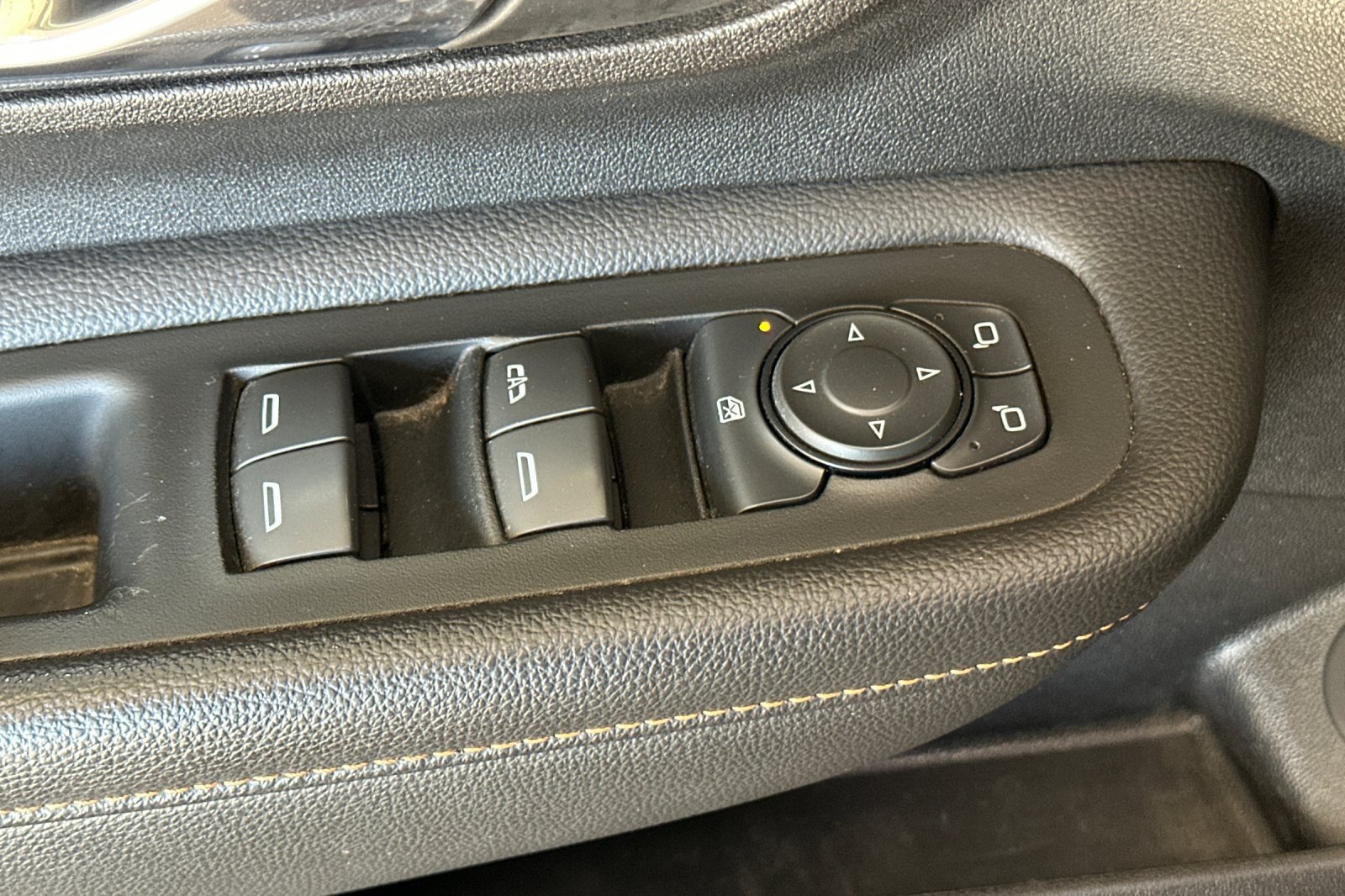 Used 2018 Blue GMC SLE image 12