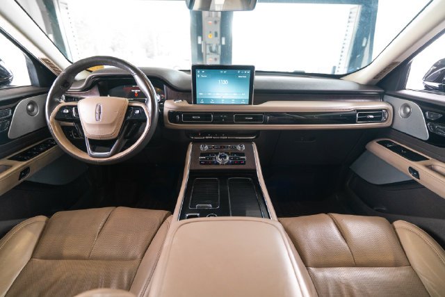 Used 2022 Blue Lincoln Grand Touring image 13
