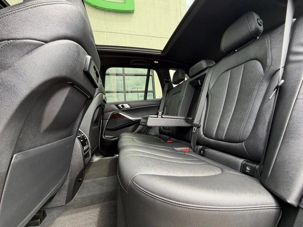 Used 2019 White BMW xDrive40i image 22