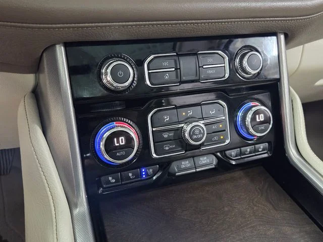 Used 2021 White GMC Denali image 24