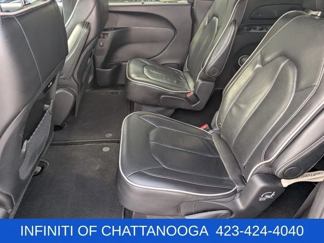 Used 2025 Black Chrysler Limited image 23