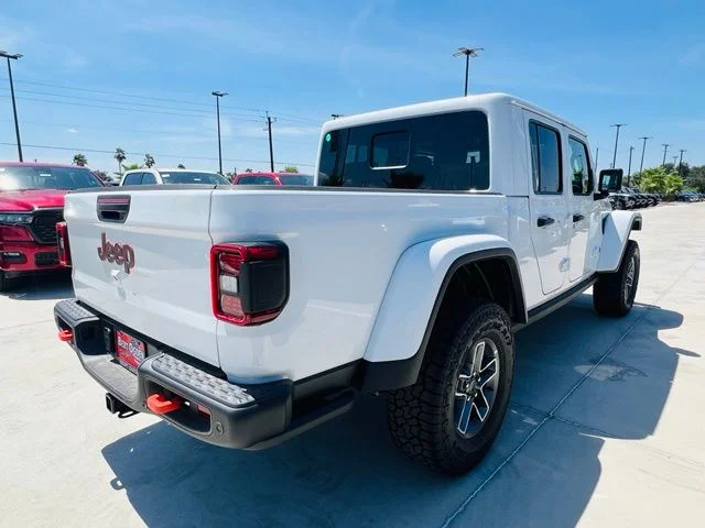 New 2026 Bright White Clear-Coat Exterior Paint Jeep Mojave image 7