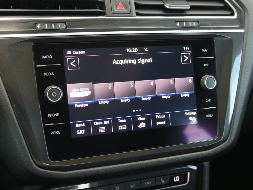 Used 2018 Gray Volkswagen 2.0T SEL image 11