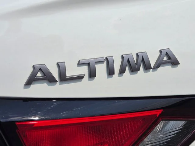 Used 2025 White Nissan 2.5 SV image 16