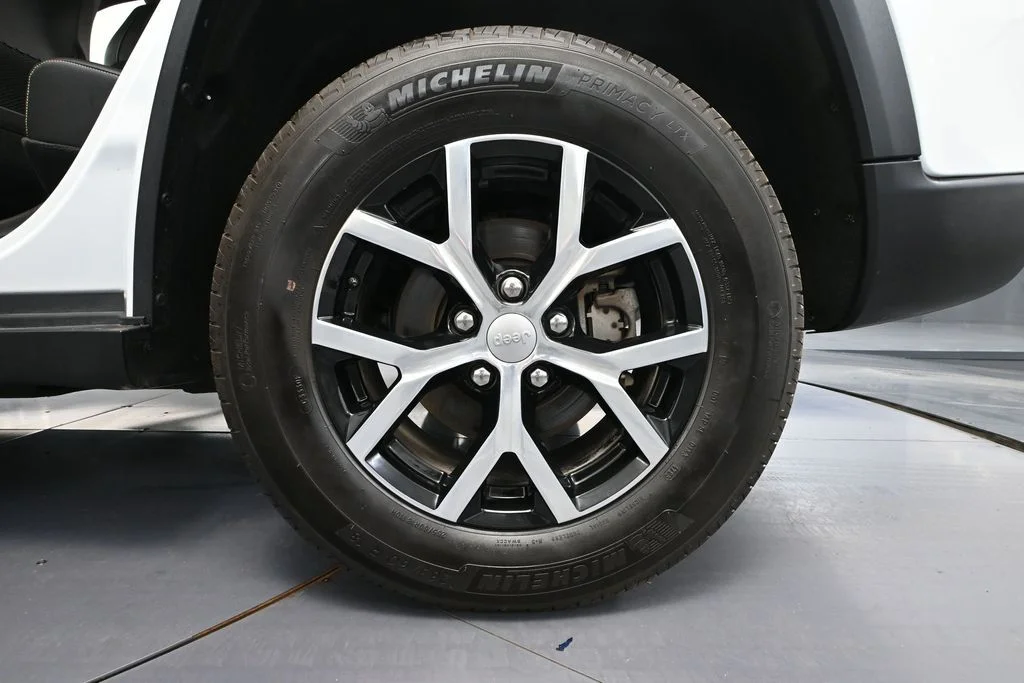 Certified Used 2024 White/off-white Jeep Limited image 13
