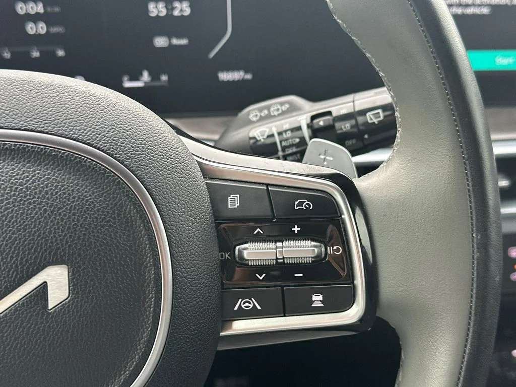 Used 2024 White Kia X-Line SX Prestige image 27