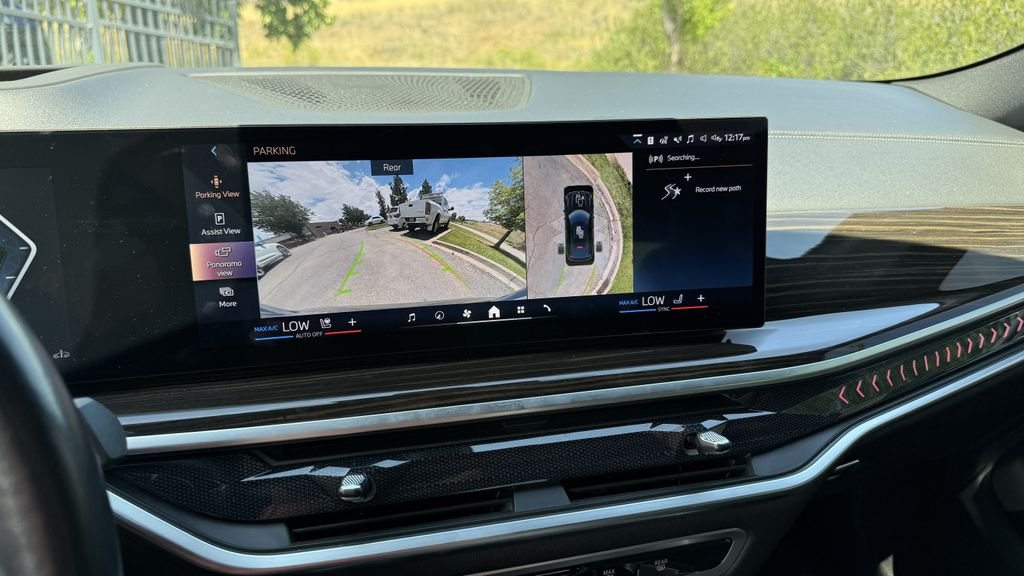 Used 2024 Black BMW xDrive40i image 4