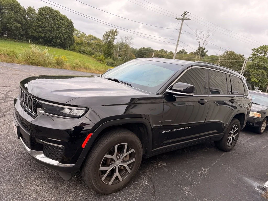 Used 2024 Black Jeep Limited image 2