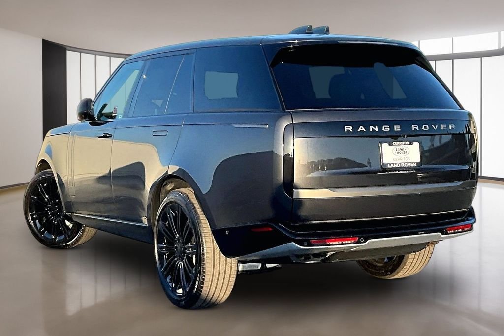 New 2026 CARPATHIAN GREY Land Rover SE image 3