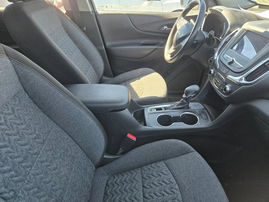 Used 2022 IRIDESCENT PEARL TRICOAT Chevrolet LT image 3