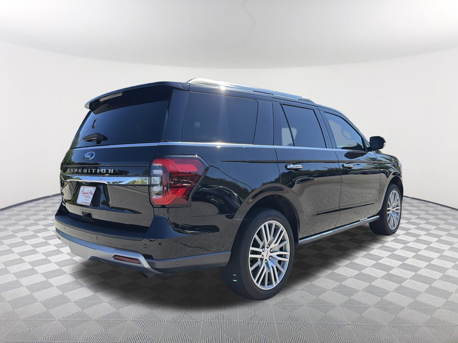 Used 2022 Black Metallic Ford Limited image 15