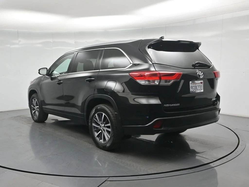 Used 2018 Black Toyota XLE image 31