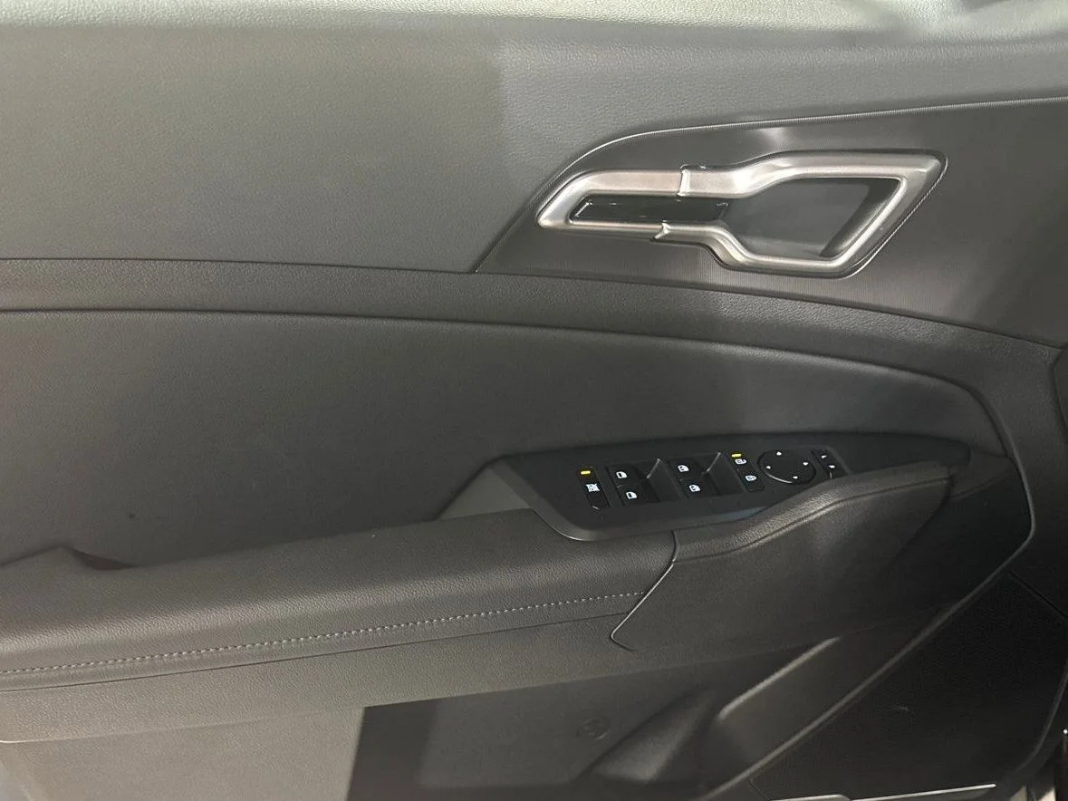 New 2026 Snow White Pearl Kia EX image 23