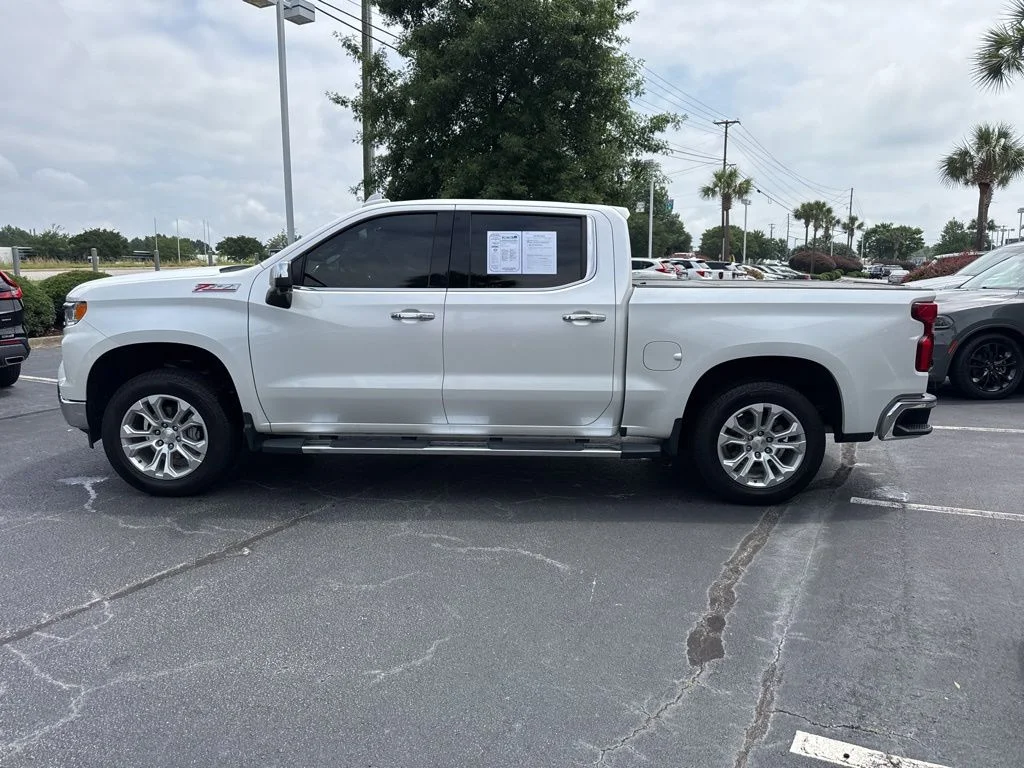 Used 2022 Iridescent Pearl Tricoat Chevrolet LTZ image 7