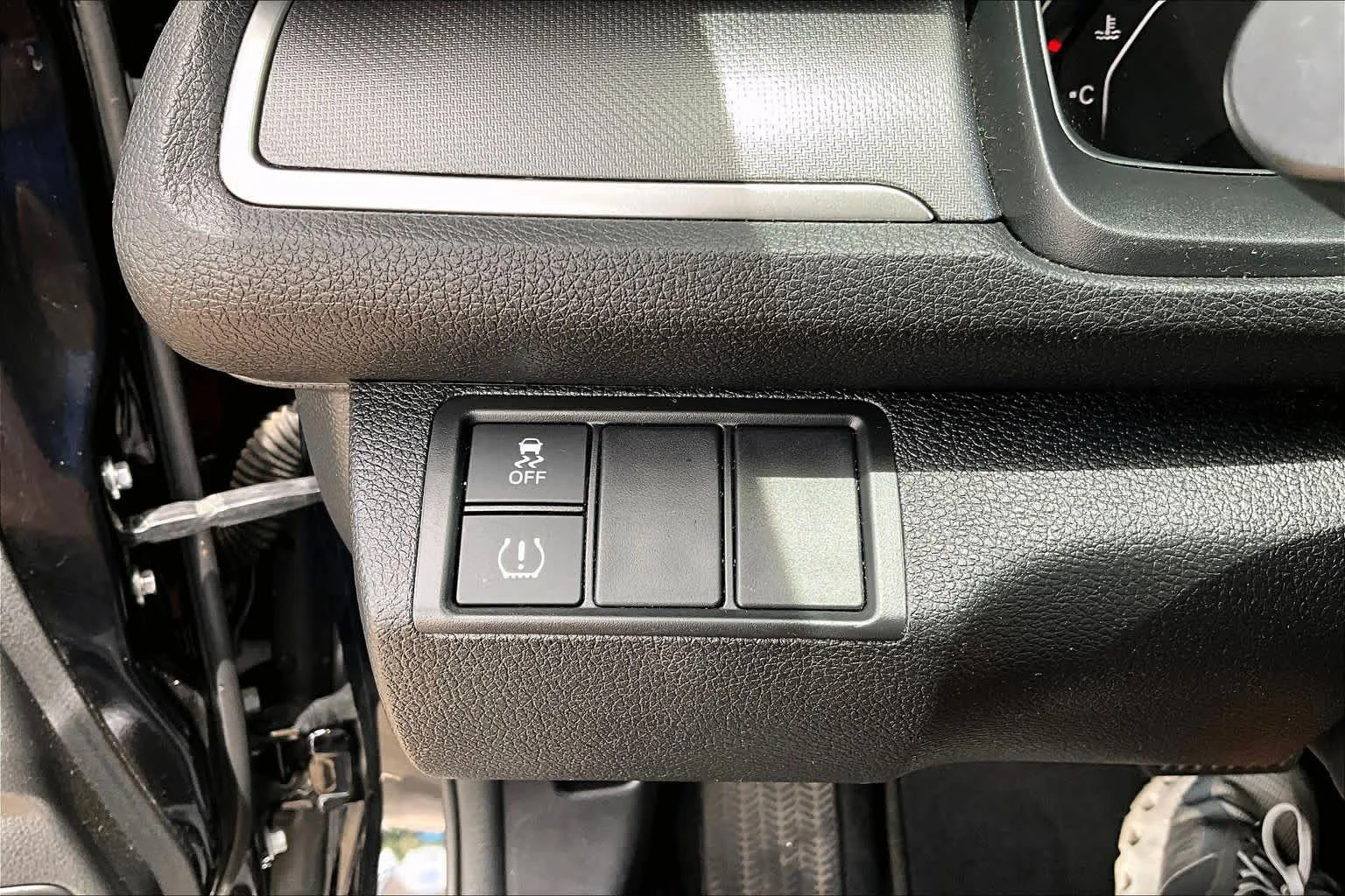 Certified Used 2018 Crystal Black Pearl Honda LX image 32