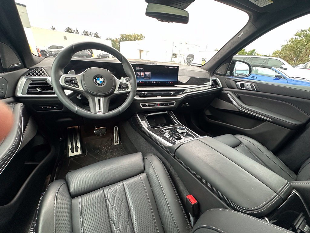 Used 2026 Green Metallic BMW M60i image 8