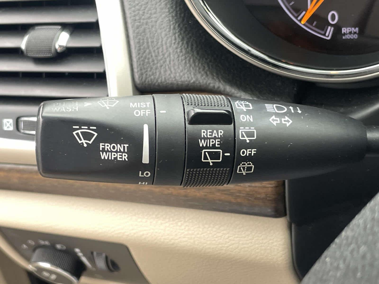 Used 2014 Cashmere Pearlcoat Jeep Laredo image 36