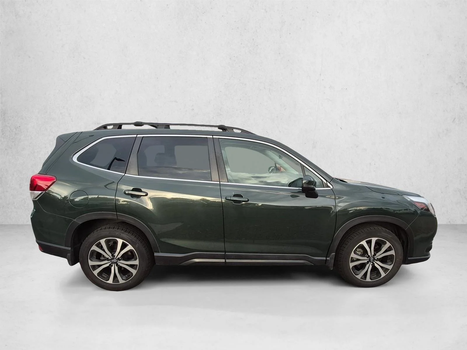 Used 2023 Cascade Green Silica Subaru Limited image 4