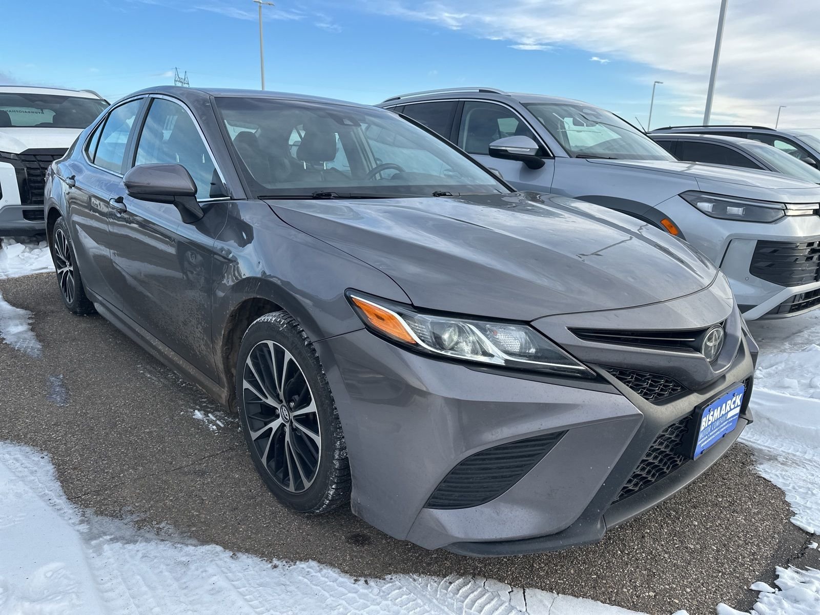 Used 2018 Toyota Camry SE with VIN 4T1B11HK7JU056427 for sale in Mandan, ND