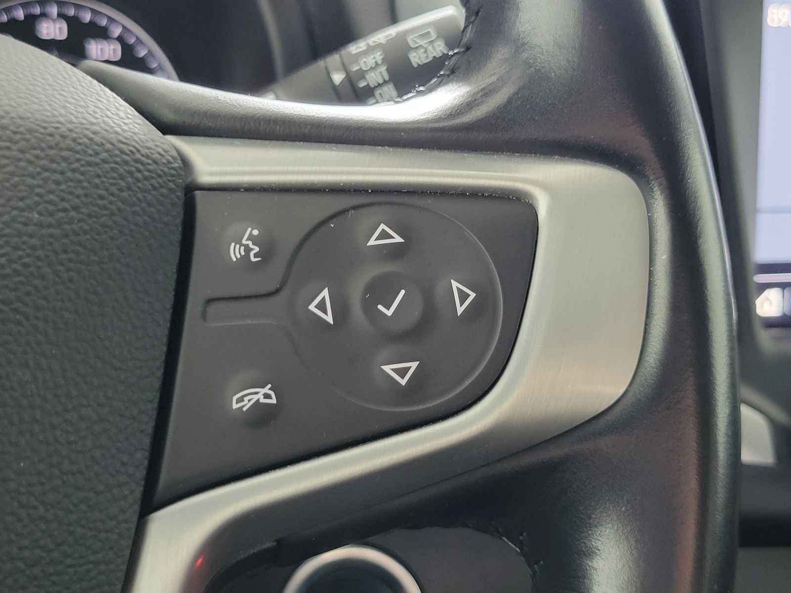 Used 2020 Black GMC SLE image 17