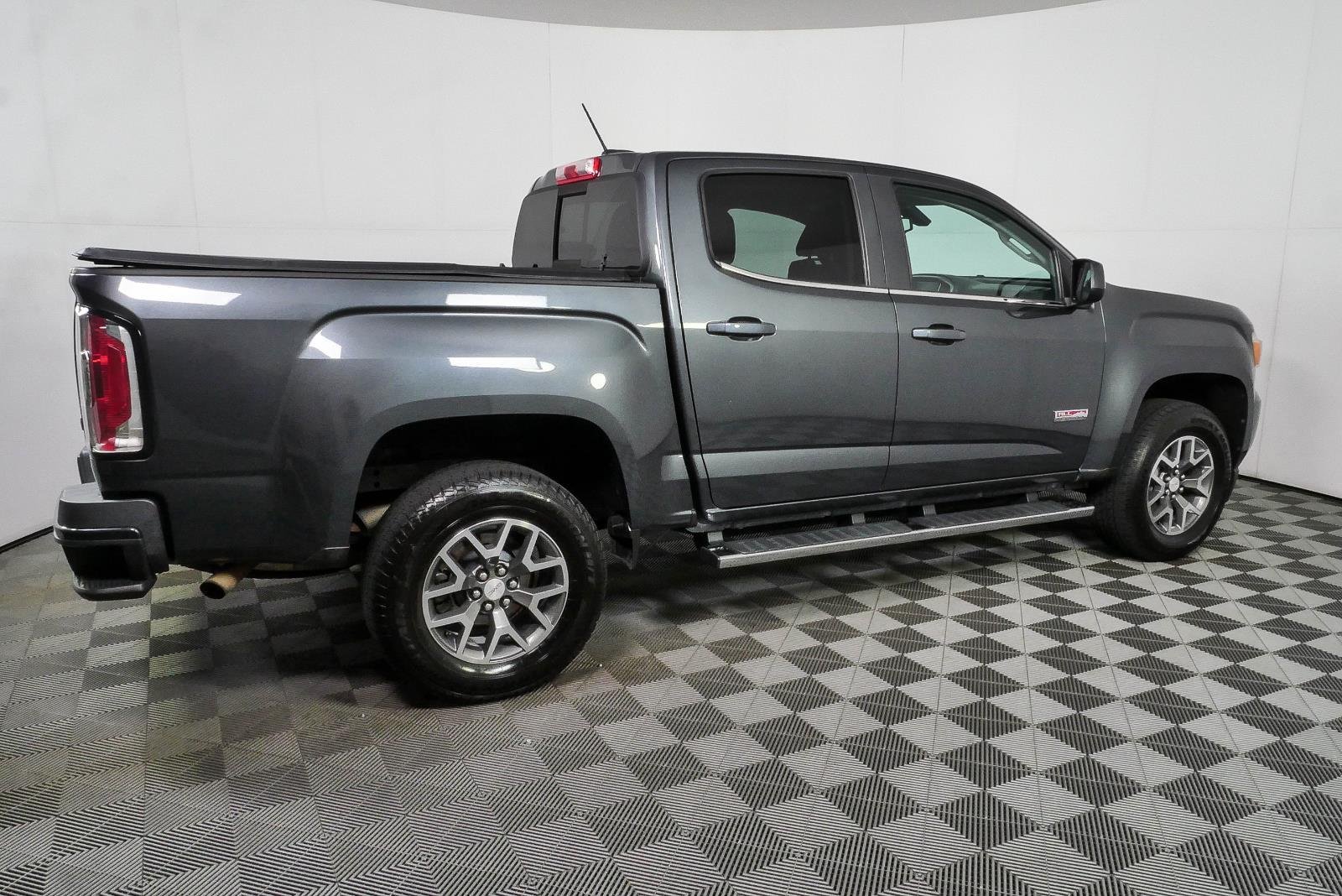 Used 2016 CYBER GRAY METALLIC GMC 4WD SLE image 2