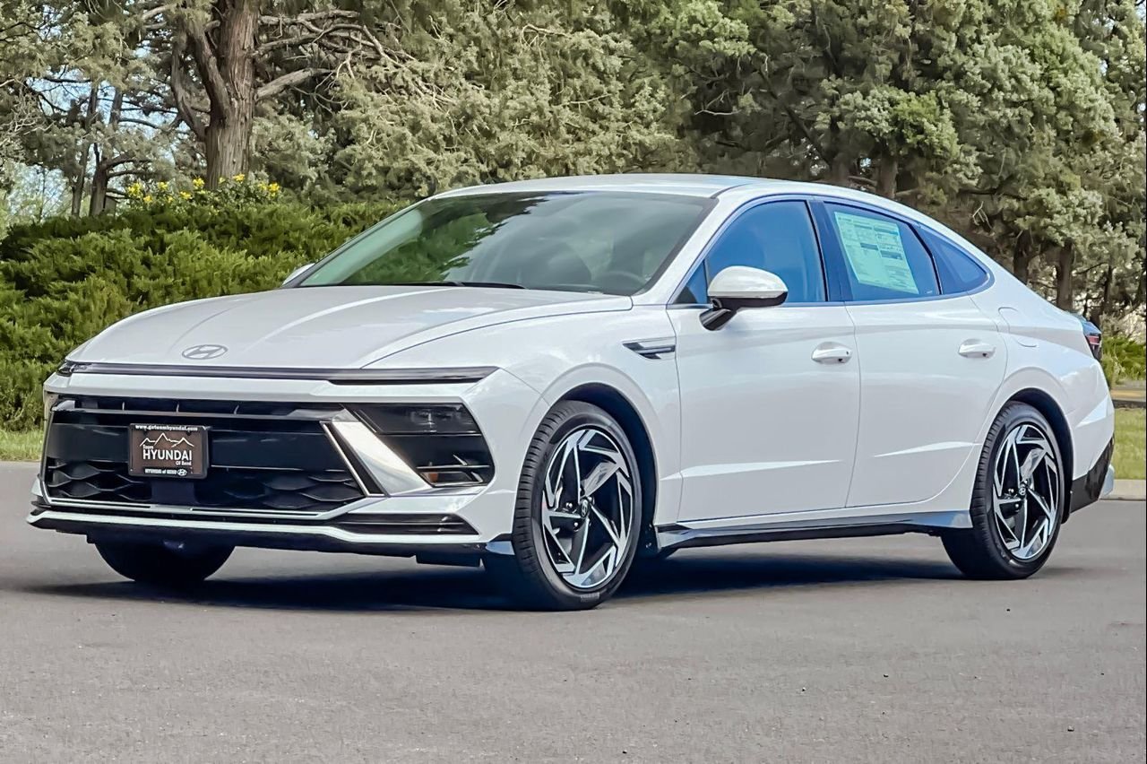 New 2026 White Hyundai SEL Sport image 8
