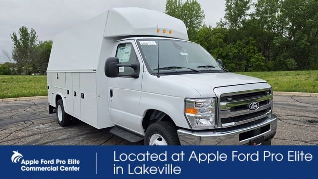 2027 Ford E-Series DRW E-450 Super Duty 158 in WB's photo