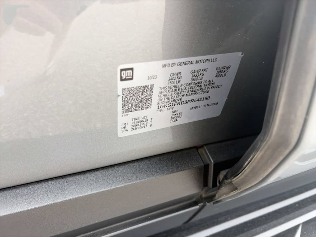 Used 2023 STERLING METALLIC GMC SLE image 27