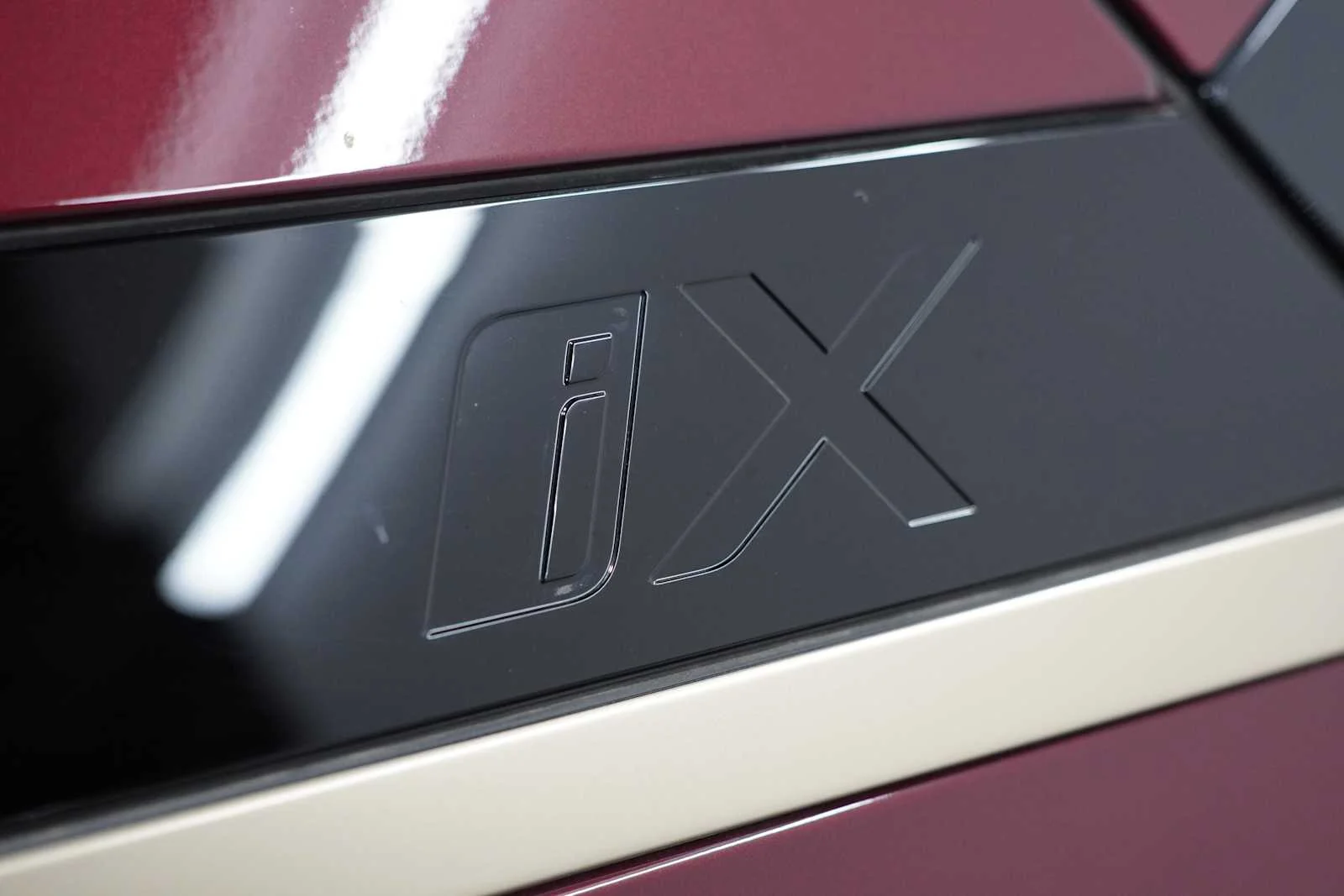 Certified Used 2024 Aventurin Red Metallic BMW xDrive50 image 9