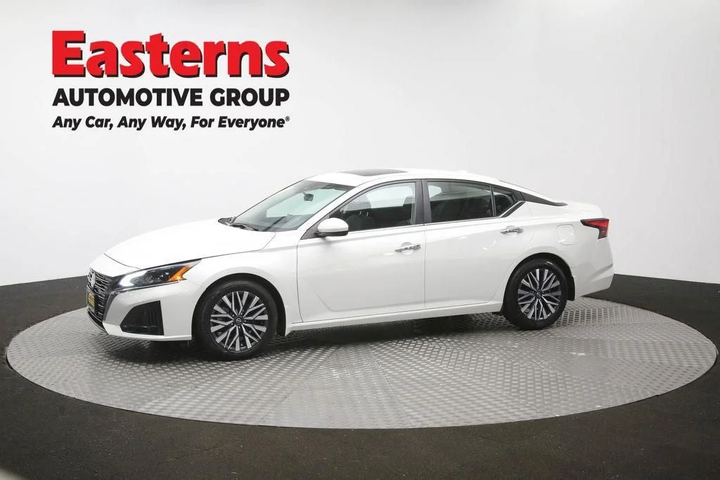 Used 2024 White Nissan 2.5 SV image 61