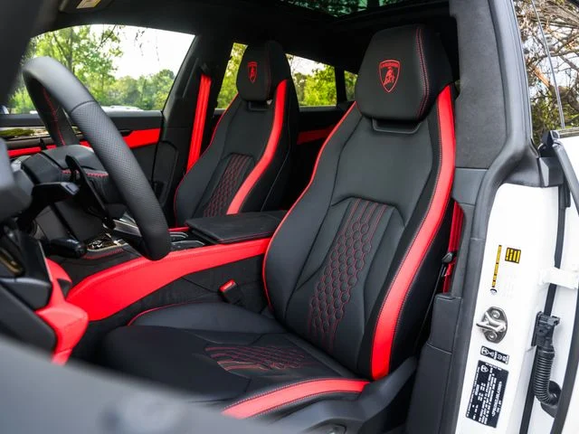 Used 2025  Lamborghini SE image 15