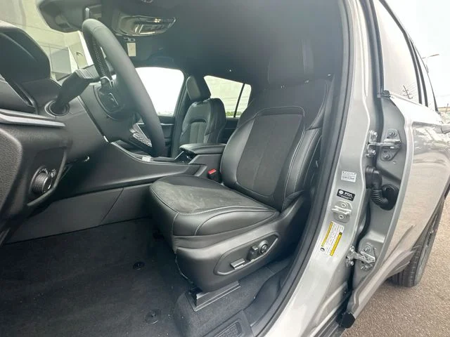 New 2026 Silver Zynith Exterior Paint Jeep Altitude image 13