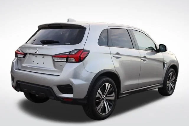 Used 2025 Silver Mitsubishi 2.0 SE image 10