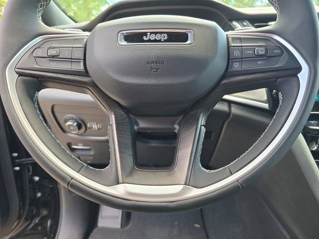 New 2026 Diamond Black Crystal Pearl-Coat Exterior Paint Jeep Limited Reserve image 40