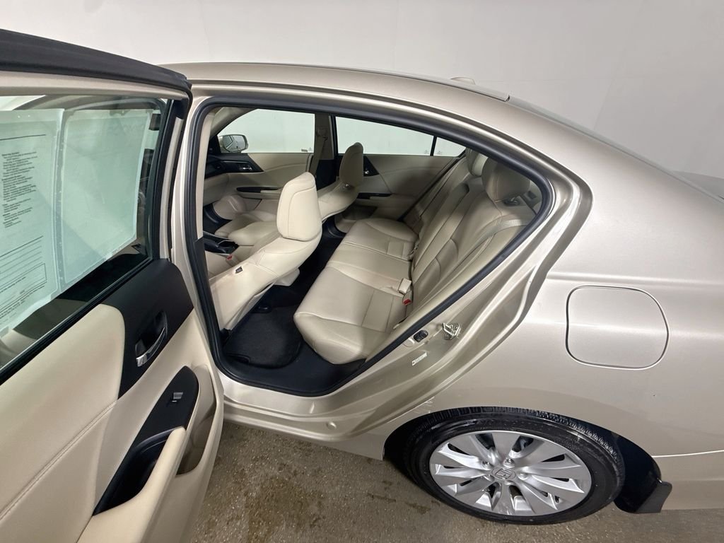Used 2014 Champagne Frost Pearl Honda EX-L image 24