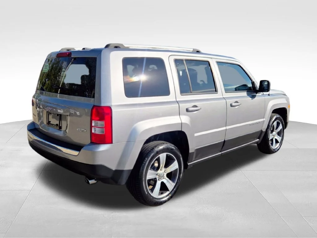 Used 2016 Silver Jeep High Altitude image 7