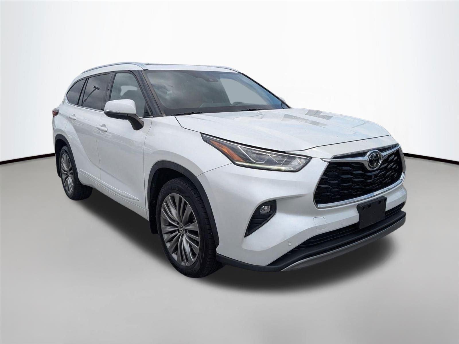 Used 2022 Wind Chill Pearl Toyota Platinum image 3