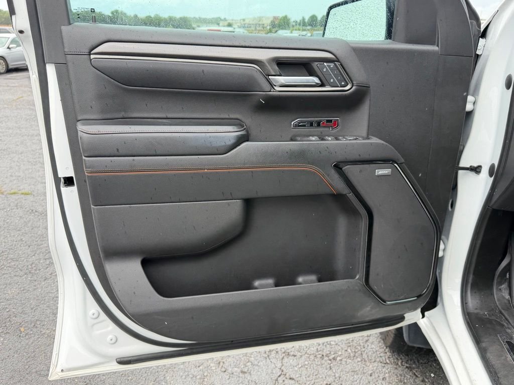 Used 2022 White GMC AT4 image 13