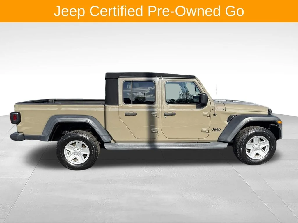 Certified Used 2020  Jeep Sport image 2
